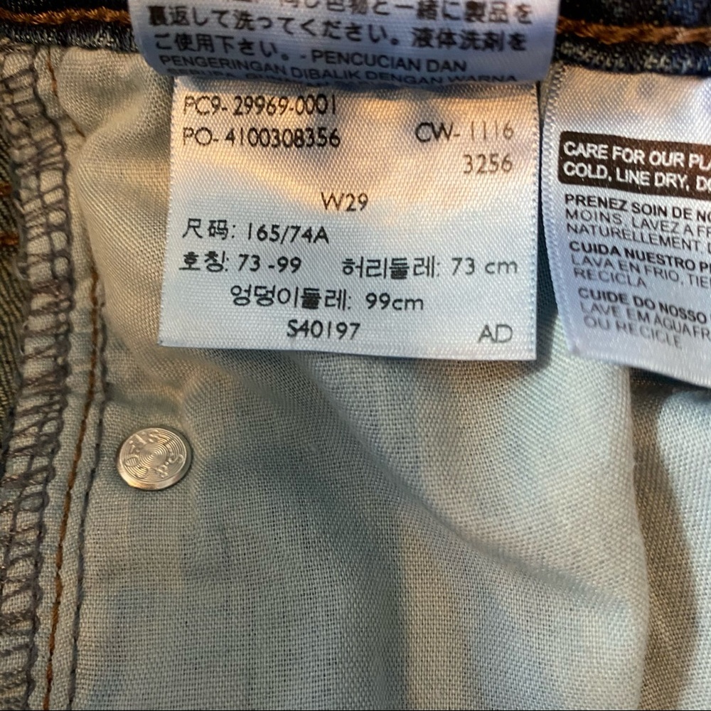 Levi’s cuffed Bermuda length jean highwaist shorts EUC 29 - Picture 8 of 8